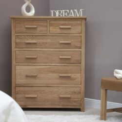 Oak Chest of Drawers